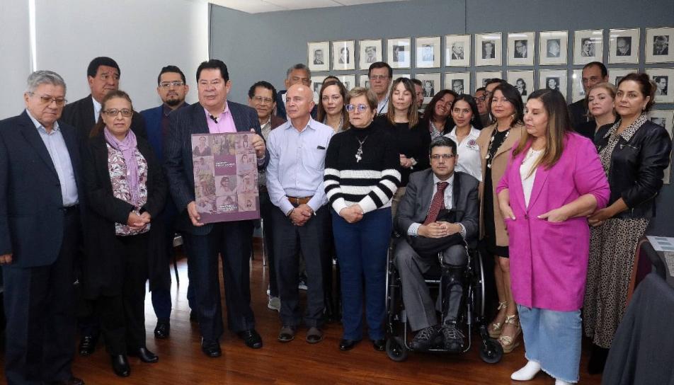 La Ministra de Trabajo, Gloria Inés Ramírez, junto a empresarios y trabajadores.