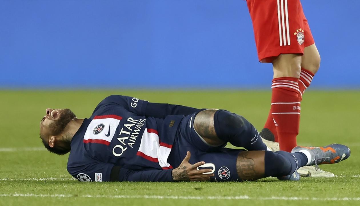 Neymar se lesionó durante el partido contra el Lille, el 20 de febrero.