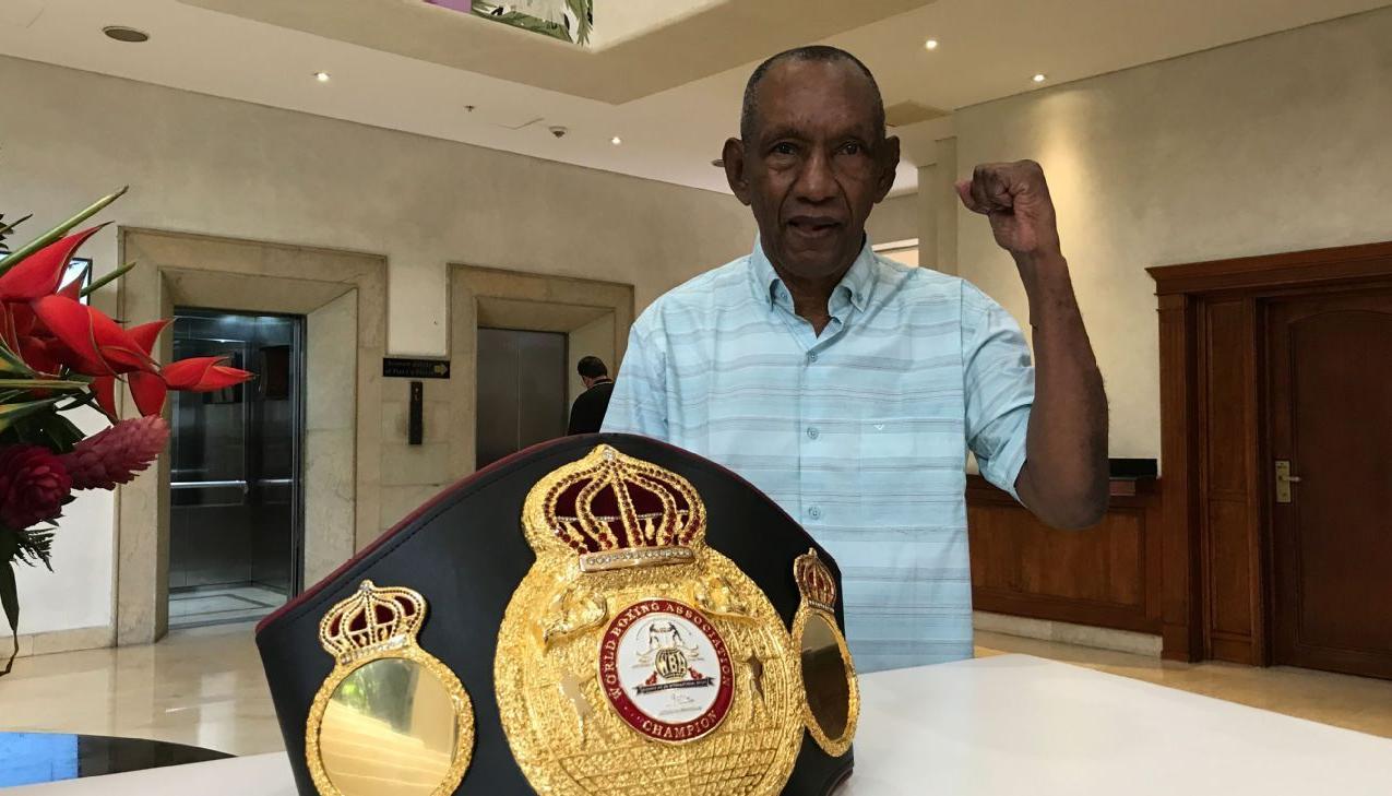 Antonio Cervantes 'Kid Pambelé, primer colombiano en coronarse campeón mundial de boxeo.