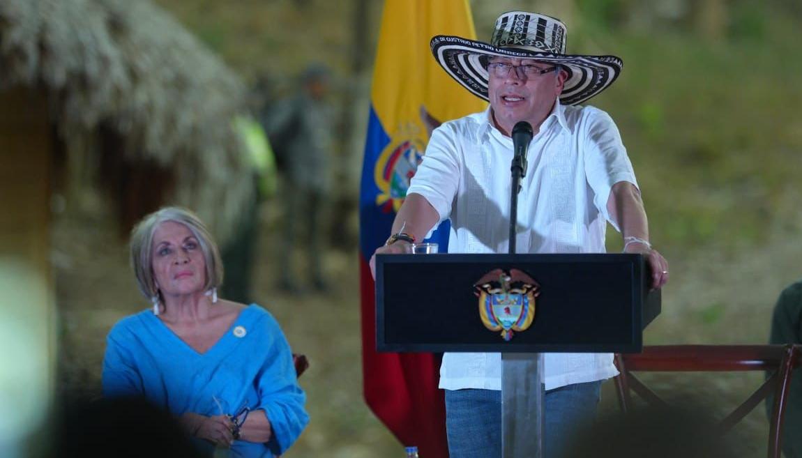 El presidente Petro durante la entrega de tierras en Montería.