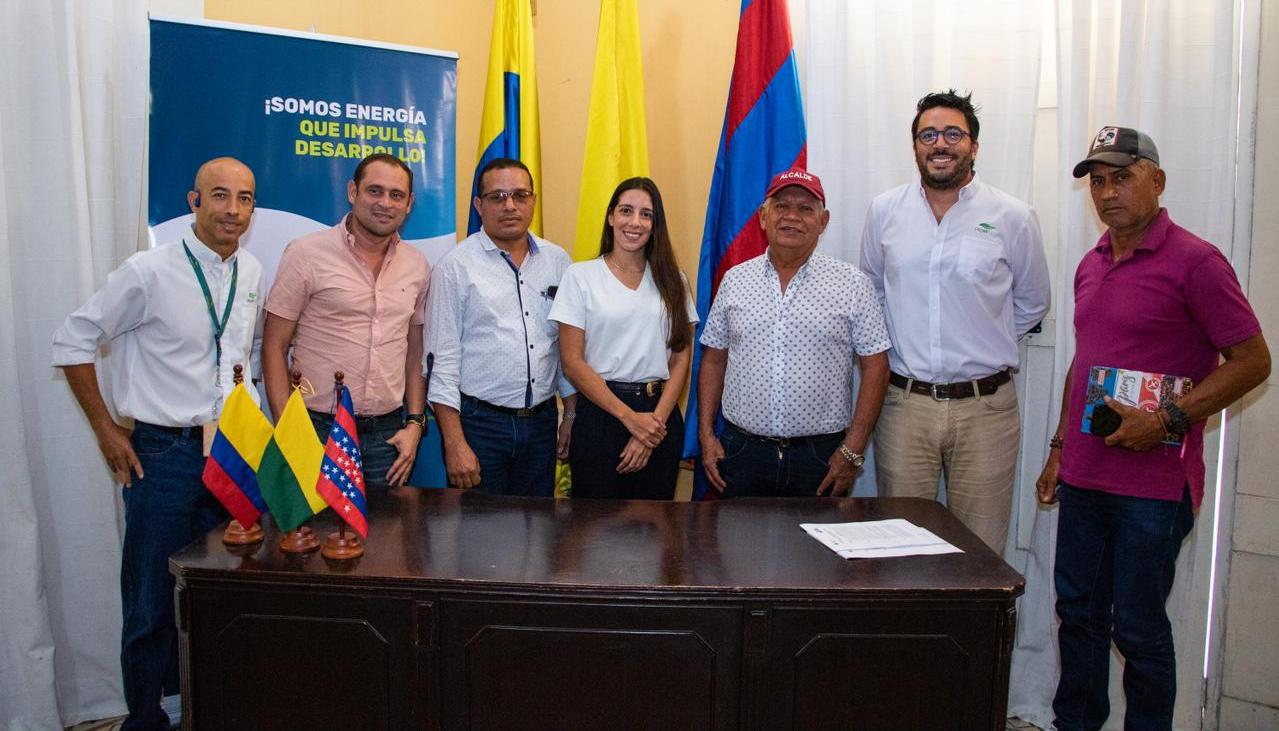 Participantes en la firma del convenio de cooperación. 