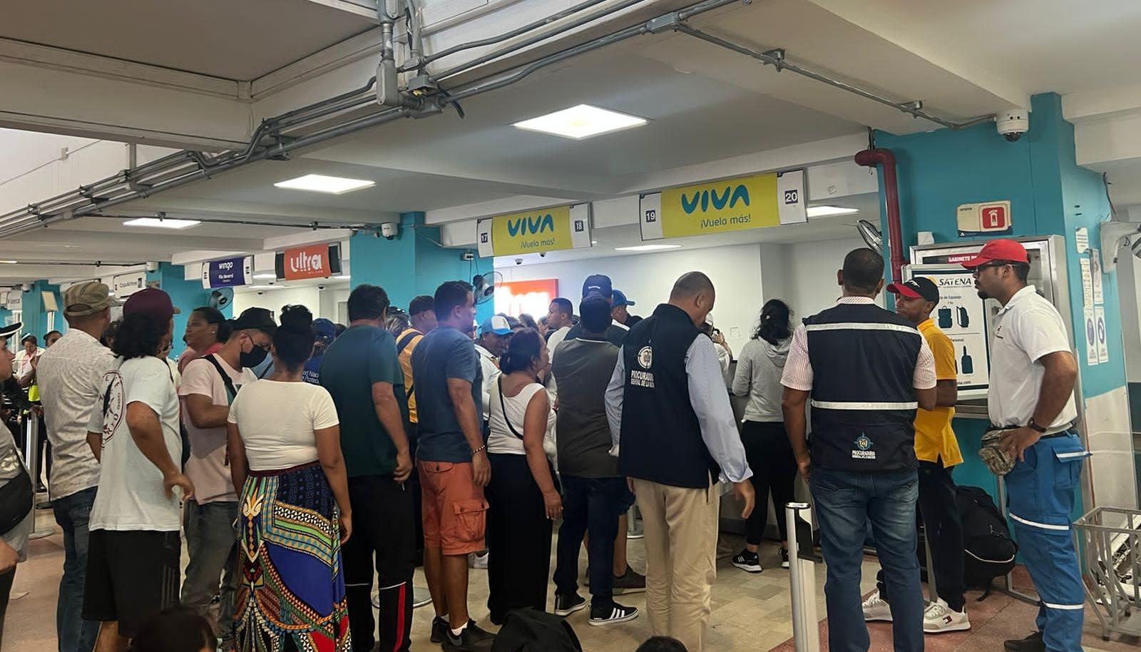Este miércoles en la noche deben salir otros 180 pasajeros en otro vuelo desde San Andrés.