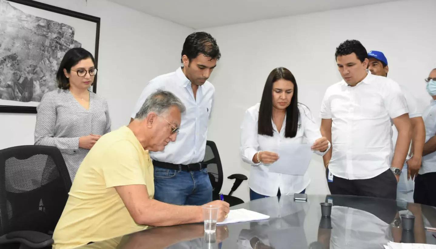 El Superintendente de Servicios Públicos, Dagoberto Quiroga, en la toma de posesión de Emdupar.