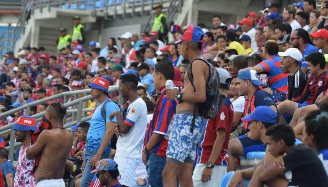 Aficionados del Unión Magdalena en el estadio Sierra Nevada.