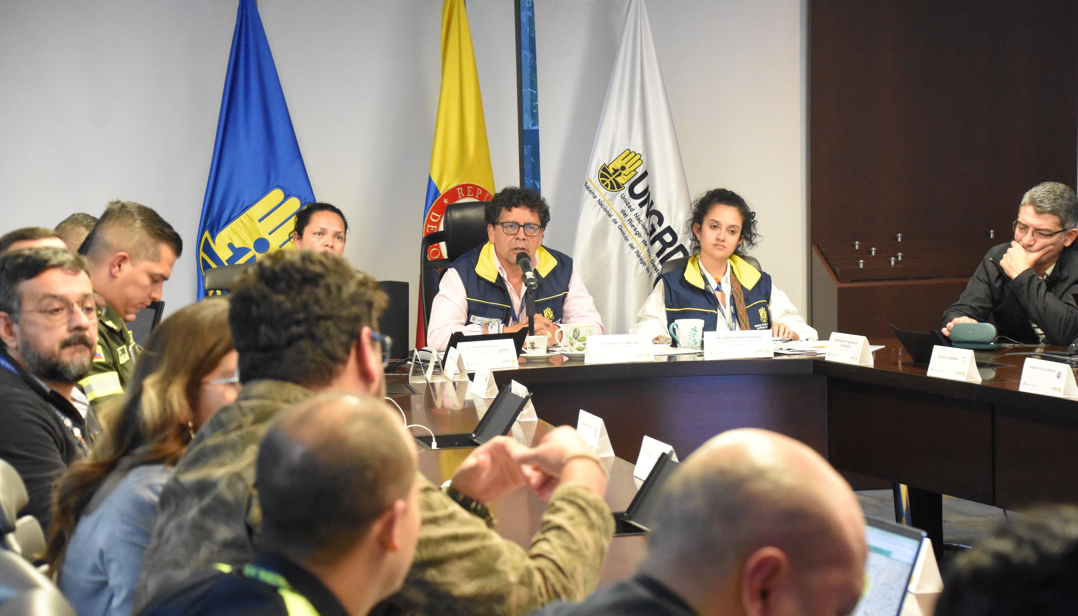 Javier Pava, director de la UNGRD, en el Puesto de Mando Unificado este viernes sobre la alerta del Volcán Nevado del Ruiz.