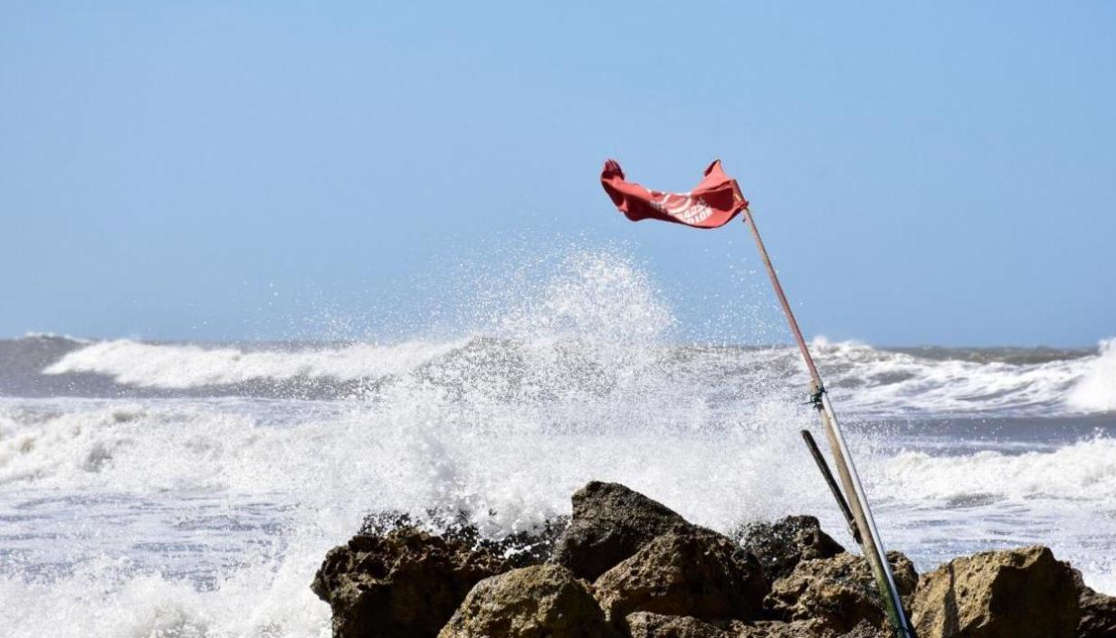 Los navegantes y bañistas deben estar atentos a las medidas que emitan las Capitanías de Puerto.