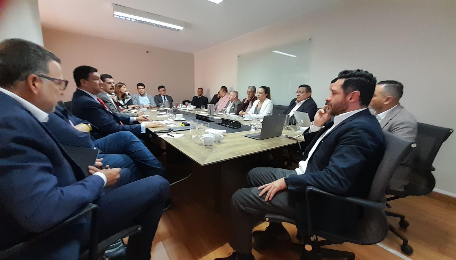 Reunión del Alto Comisionado con exjefes paramilitares.