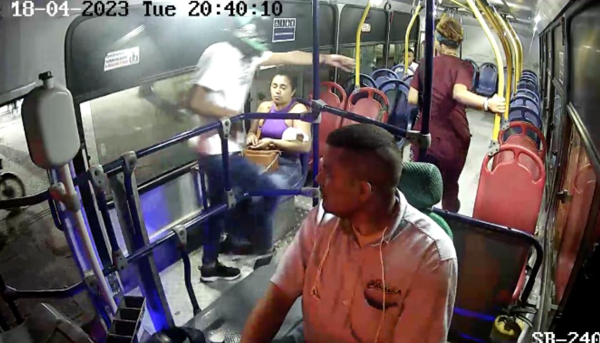 Atraco en bus en Soledad 2.000. 