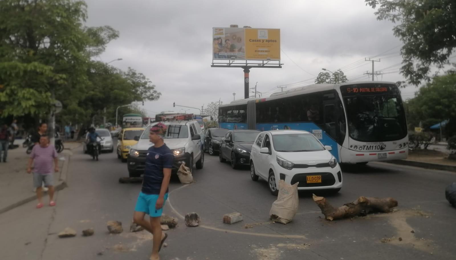 Bloqueo en prolongación de Murillo por falta de luz