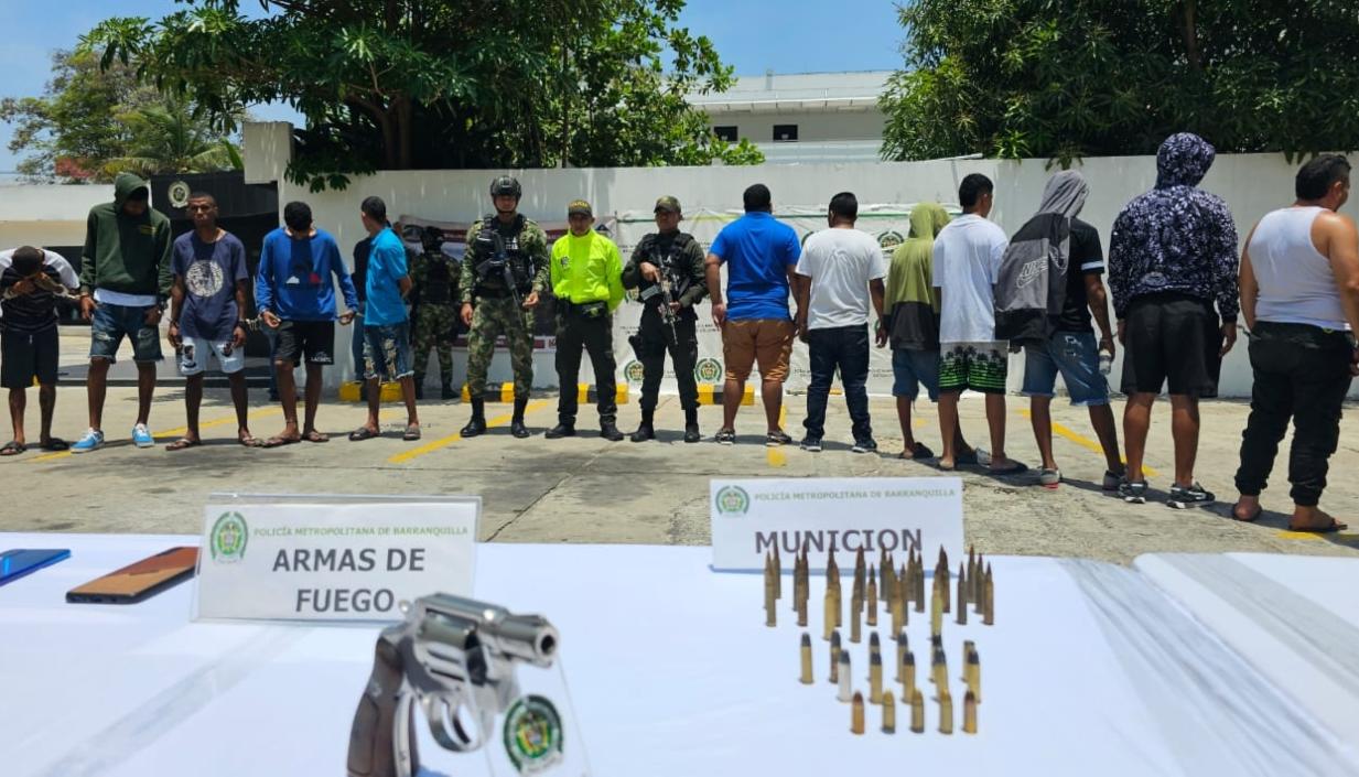 Los capturados de 'Los Costeños' y 'Los Pepes' este miércoles. 