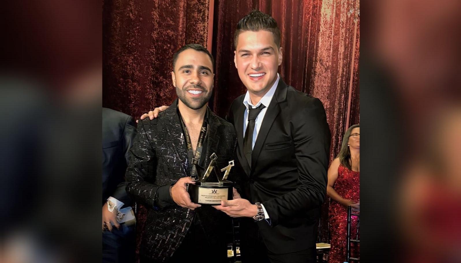 Elder Dayan y Lucas Dangond en la celebración de los premios Upar Awards.