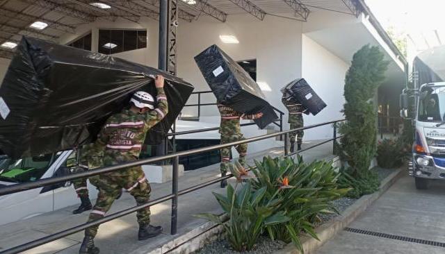 Evacuación de las familias que están ubicadas dentro del perímetro de los 15 kilómetros aledaños al volcán.
