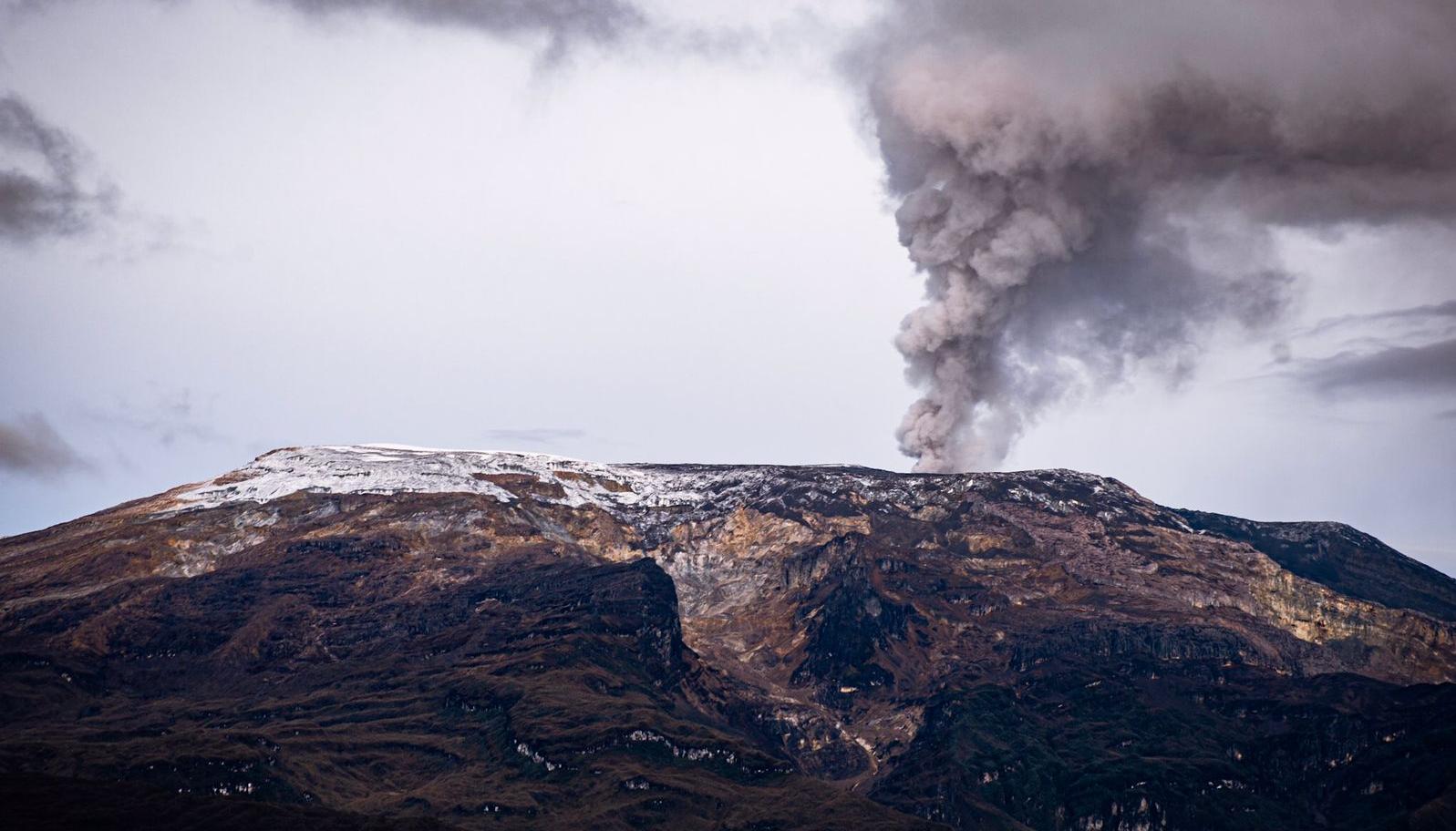 Imagen reciente del volcán Nevado del Ruiz.