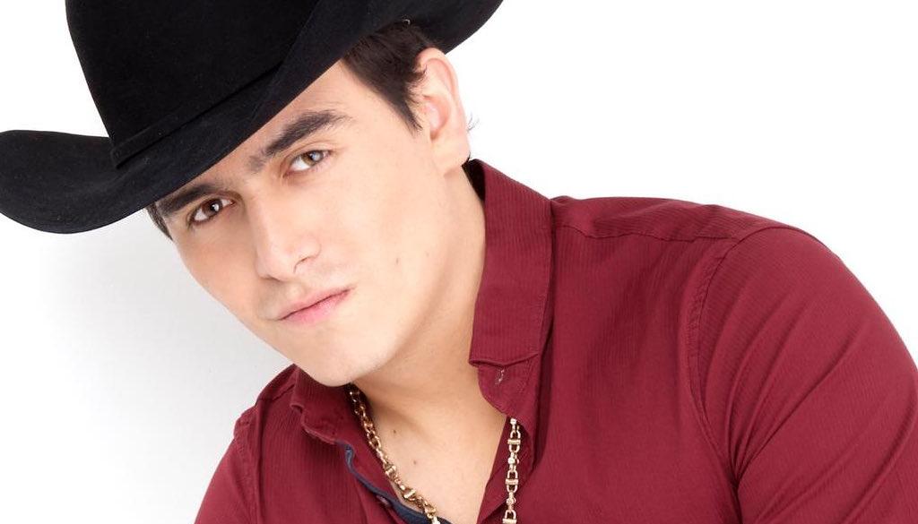Cantante mexicano Julián Figueroa.