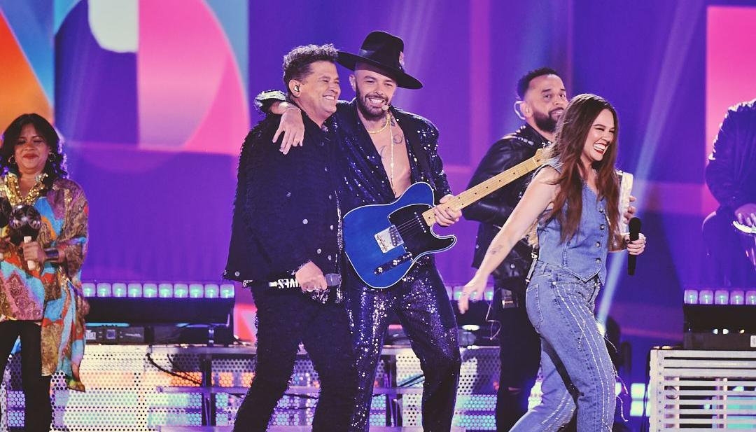 Carlos Vives a ritmo de sus éxitos recibió el Legend Awards.