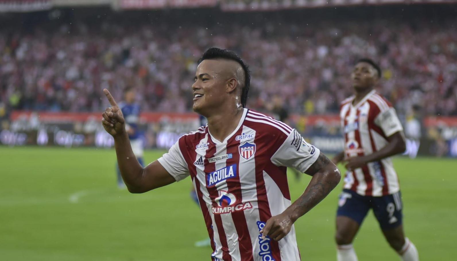 Luis 'Chino' Sandoval, celebra el gol de cabeza