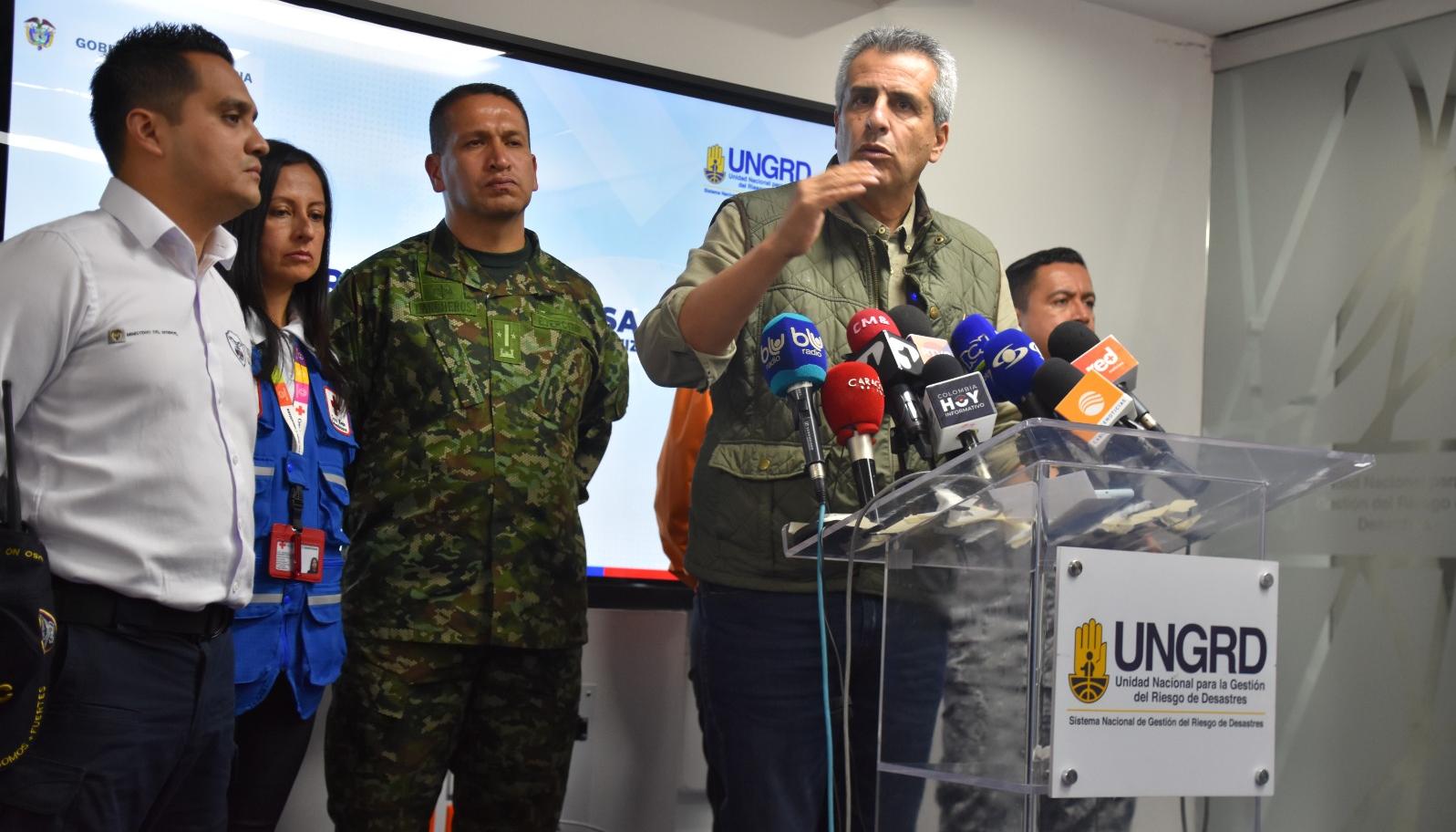 Luis Fernando Velasco, en reunión de emergencia