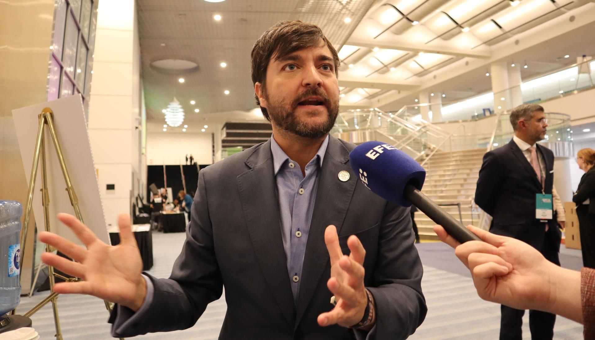 Jaime Pumarejo, Alcalde de Barranquilla, atiende a los periodistas