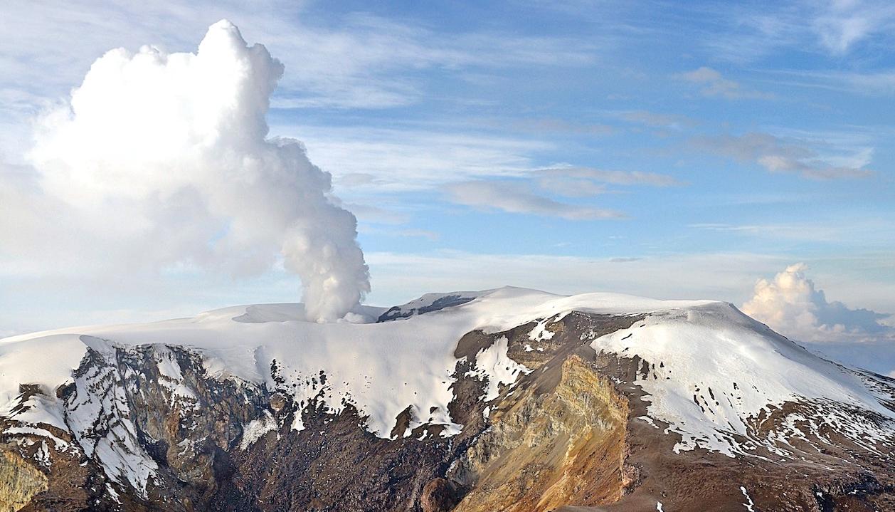 Actividad en el volcán Nevado del Ruiz.