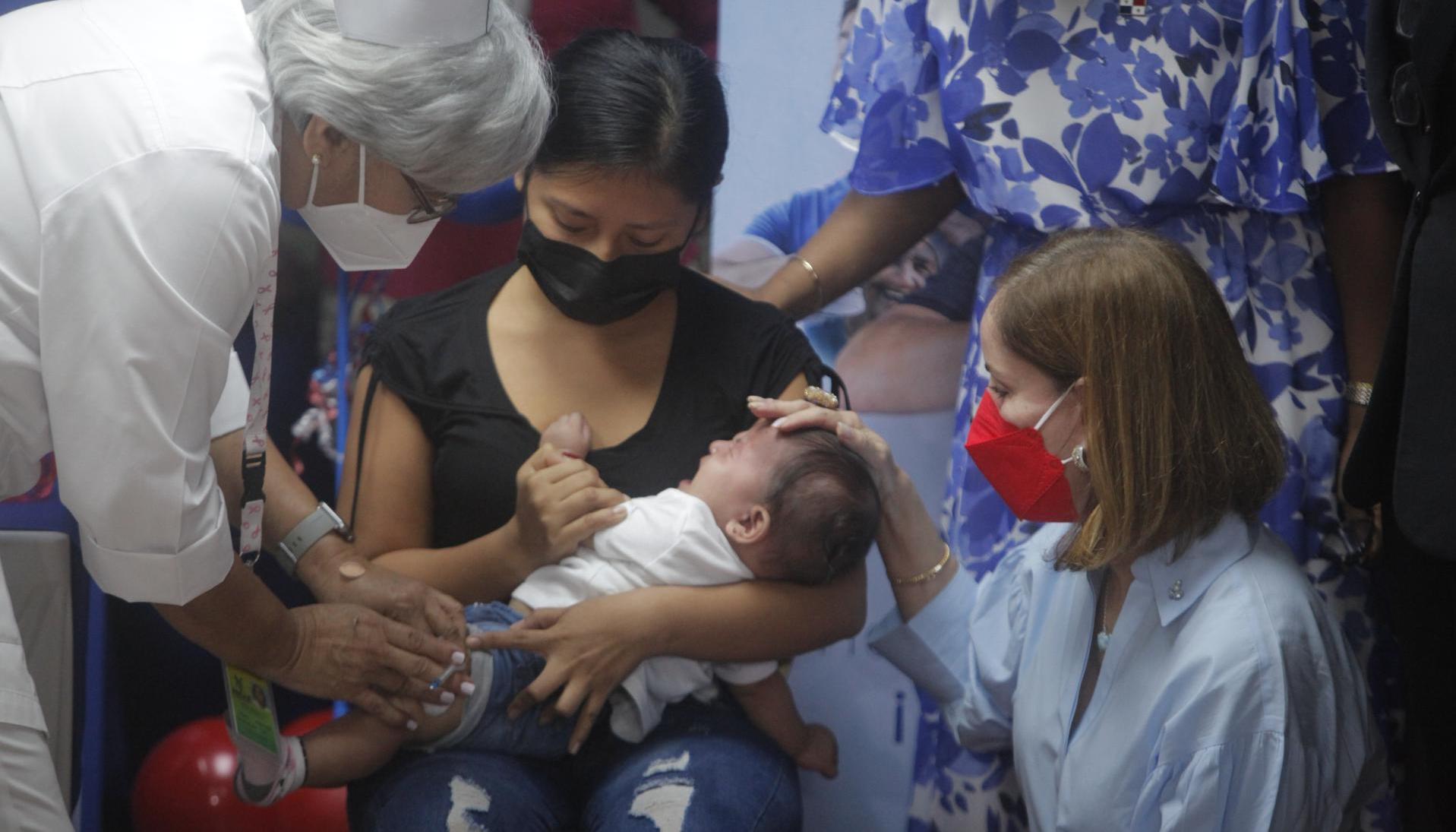Vacunación de niños en el mundo.