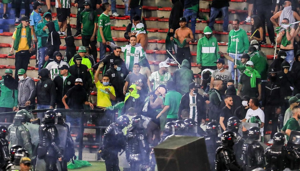 Los disturbios se presentaron en la tribuna sur del estadio Atanasio Girardot.