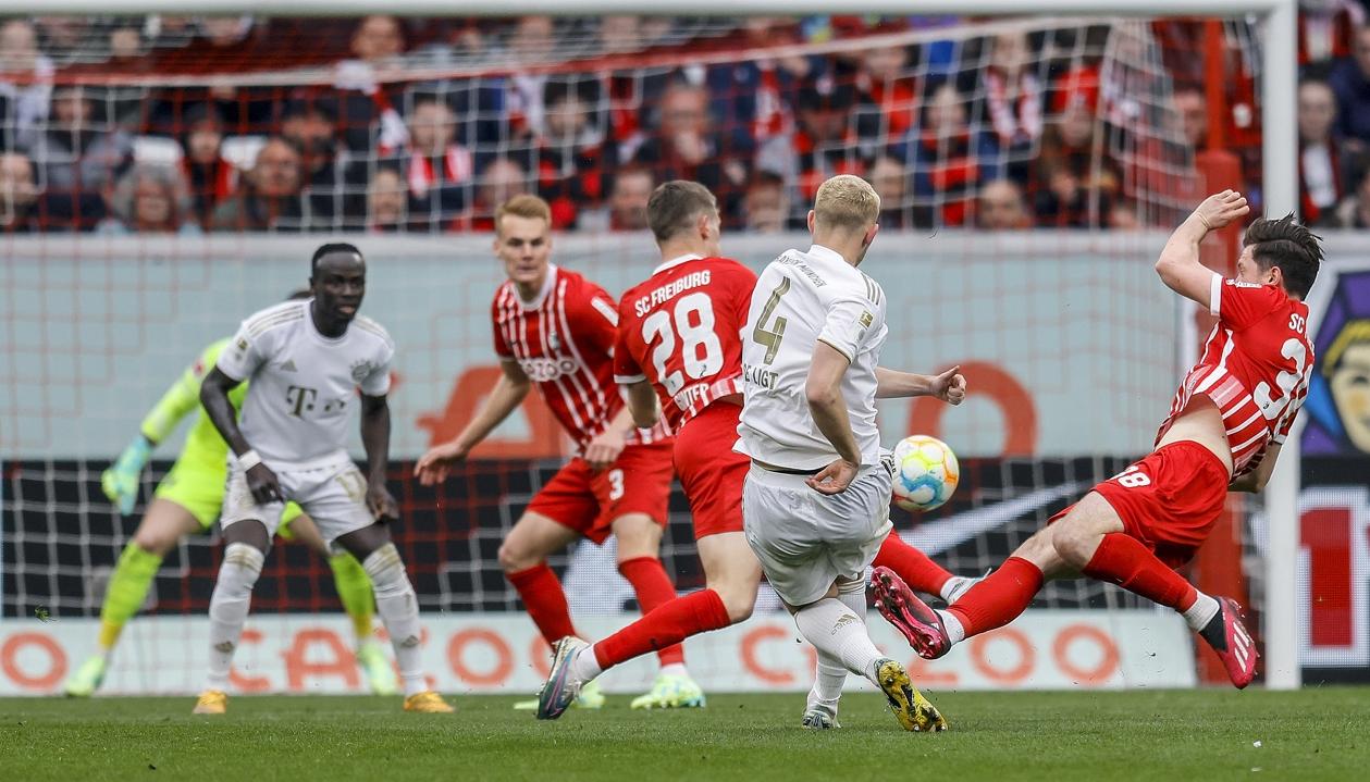 El disparo de Mathjis de Light que le dio la victoria al Bayern Múnich. 