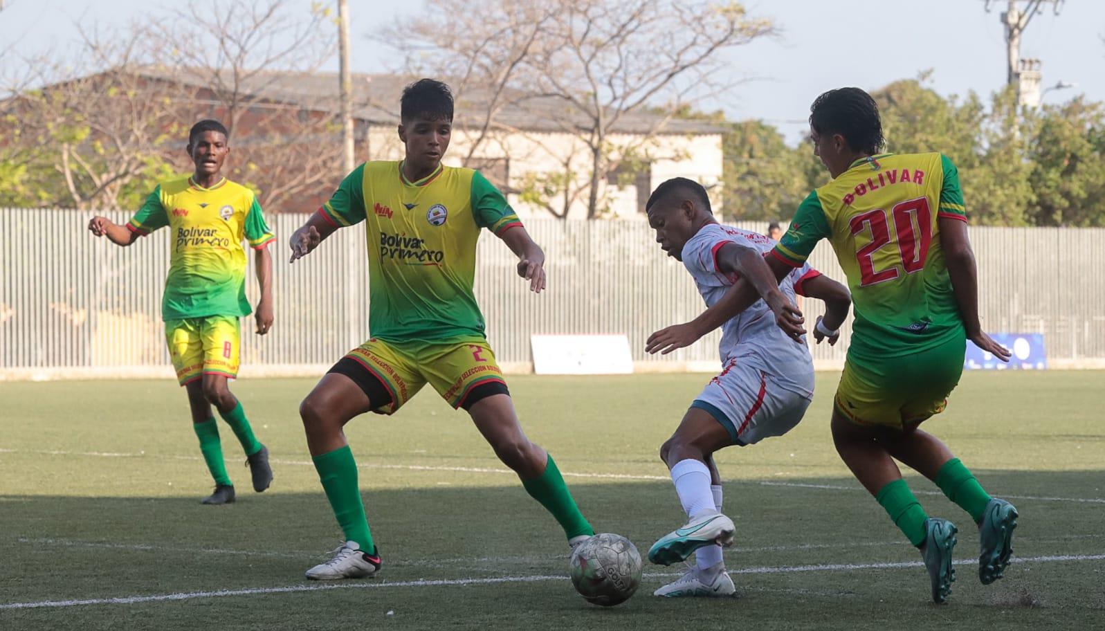 Bolívar aseguró su clasificación al derrotar 2-1 a Atlántico.