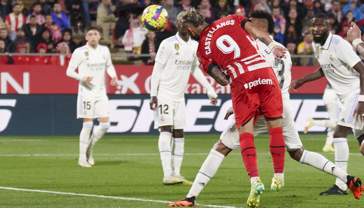 Taty Castellanos anota de cabeza el tercer gol del Girona ante Real Madrid.