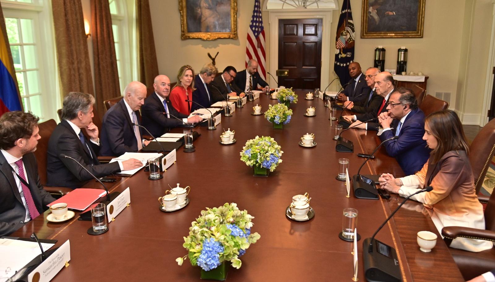 Los presidentes Biden y Petro en el encuentro de este jueves con sus respectivos equipos de trabajo