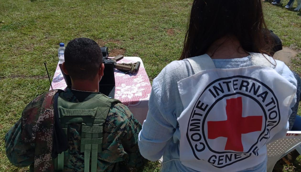 El Comité Internacional de la Cruz Roja (CICR) fue el encargado de recibir a los dos retenidos.