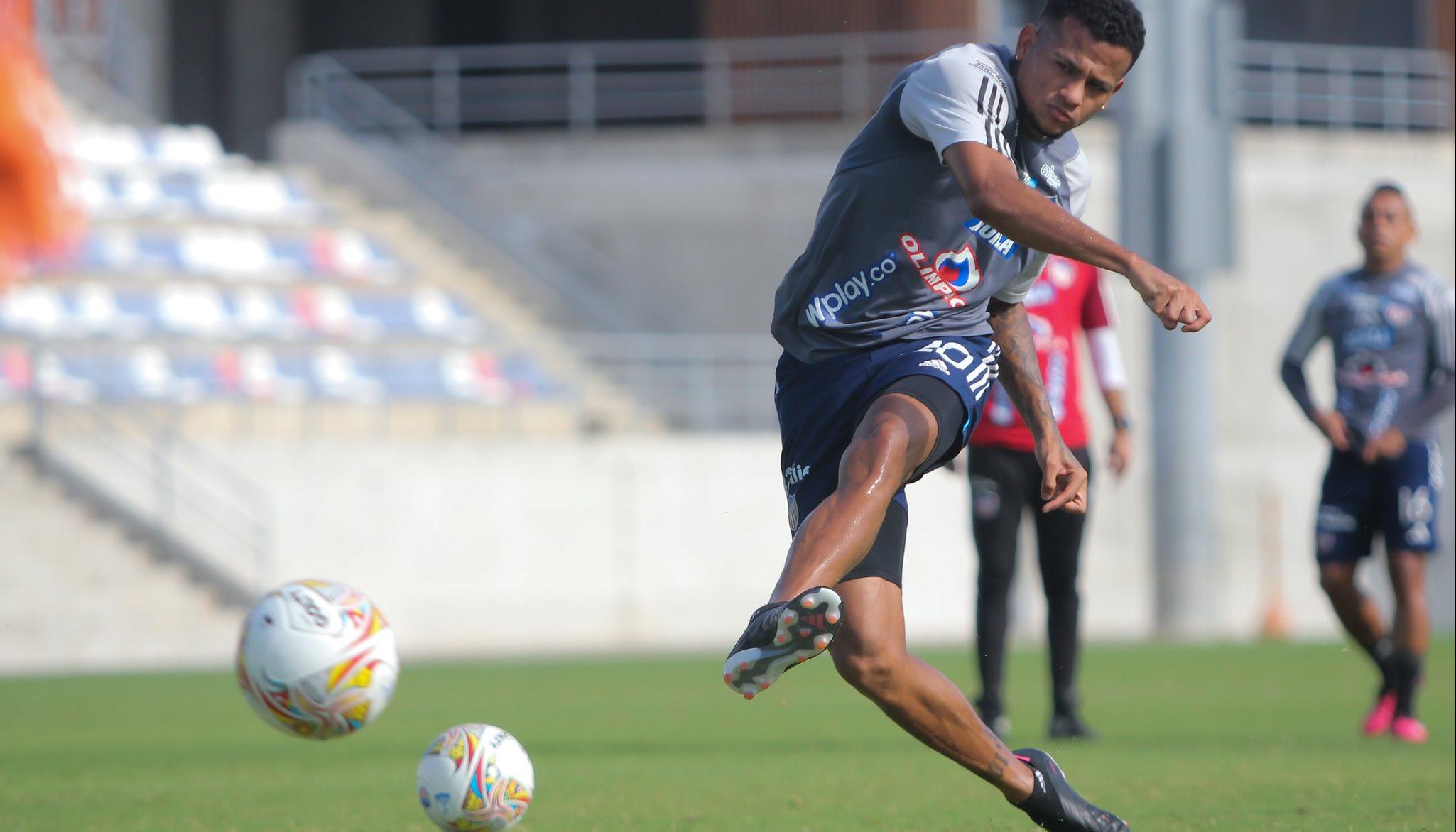 César Haydar retorna a la zaga central del Junior al lado de José Ortiz.