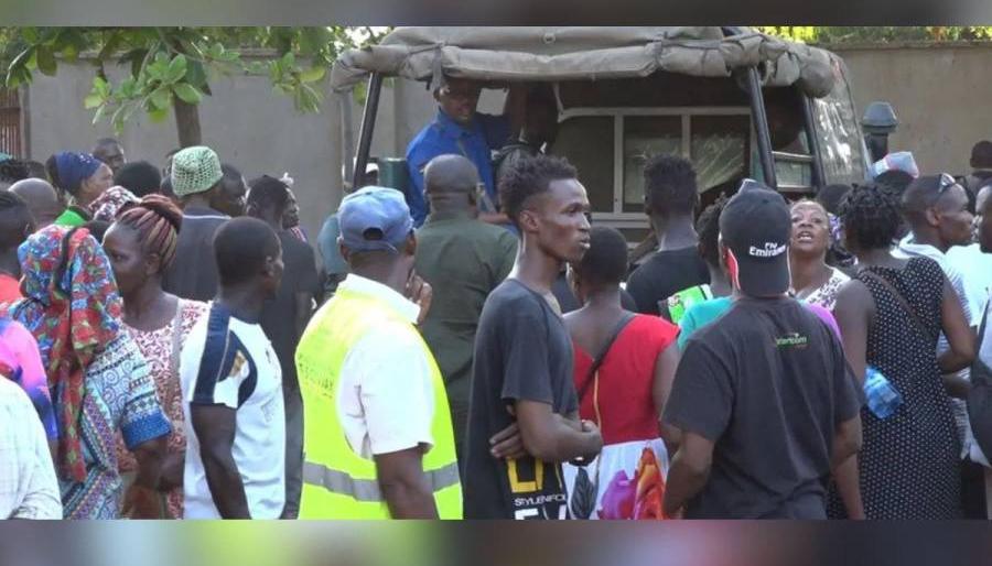 Habitantes de aldea Shakahola luego de la redada de la Policía de Kenia
