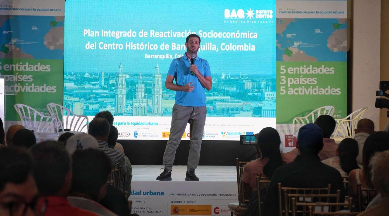 El gerente de Desarrollo Social, Alfredo Carbonell, durante la presentación Plan Integrado de Reactivación Socioeconómica del Centro Histórico, 