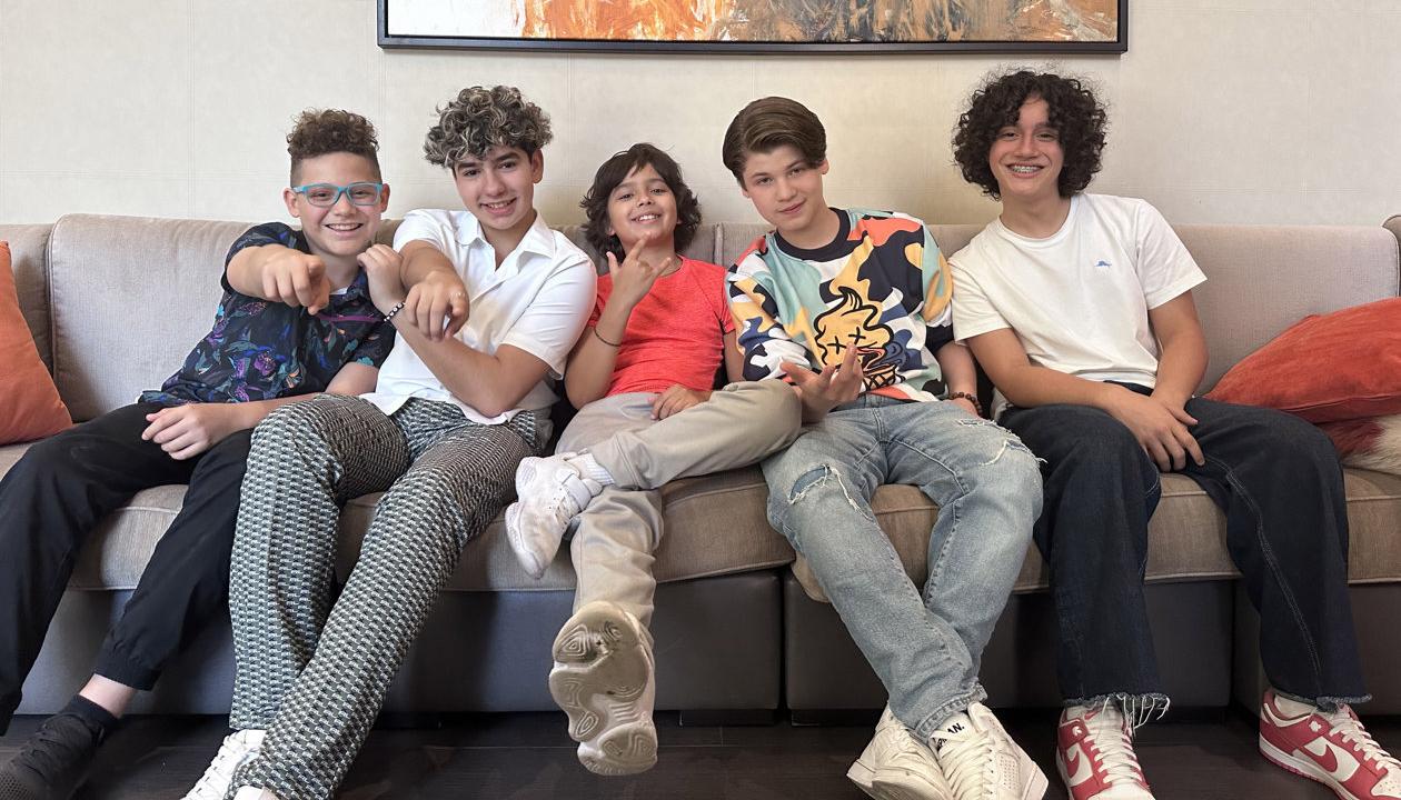 El nuevo grupo Menudo se prepara para su primera presentación en vivo en Miami.
