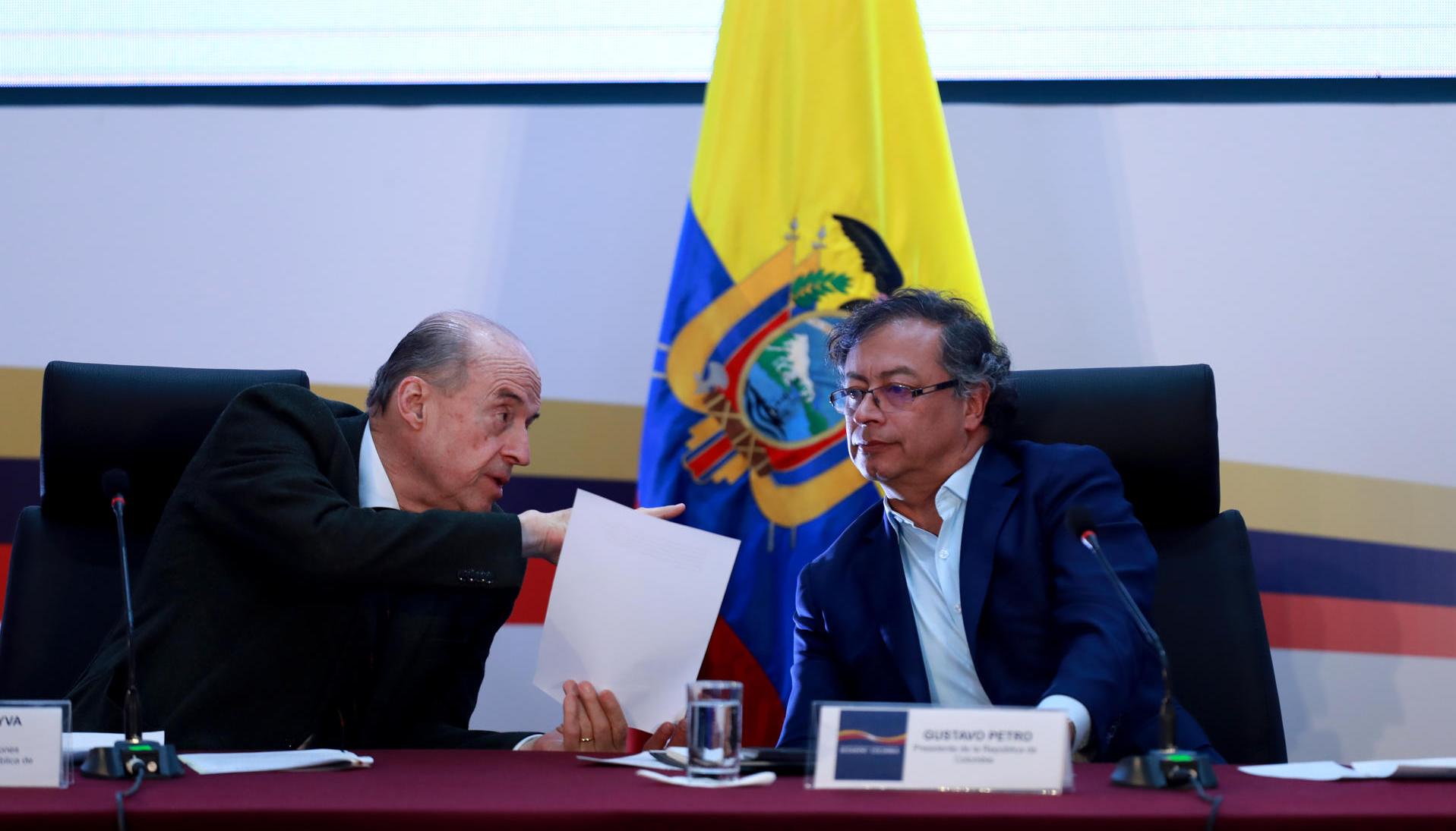 El Presidente Gustavo Petro y su canciller Álvaro Leyva.