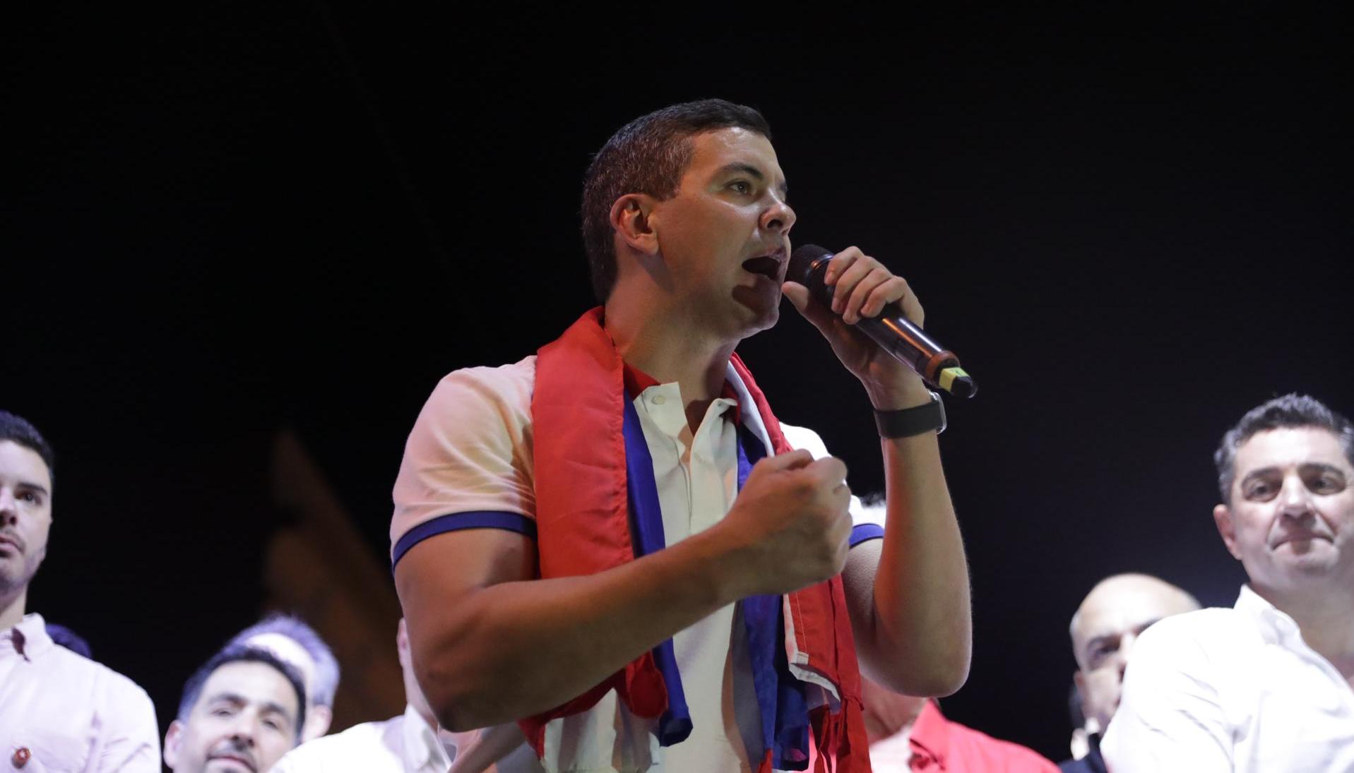 Santiago Peña se dirigió a los paraguayos desde su sede de campaña.