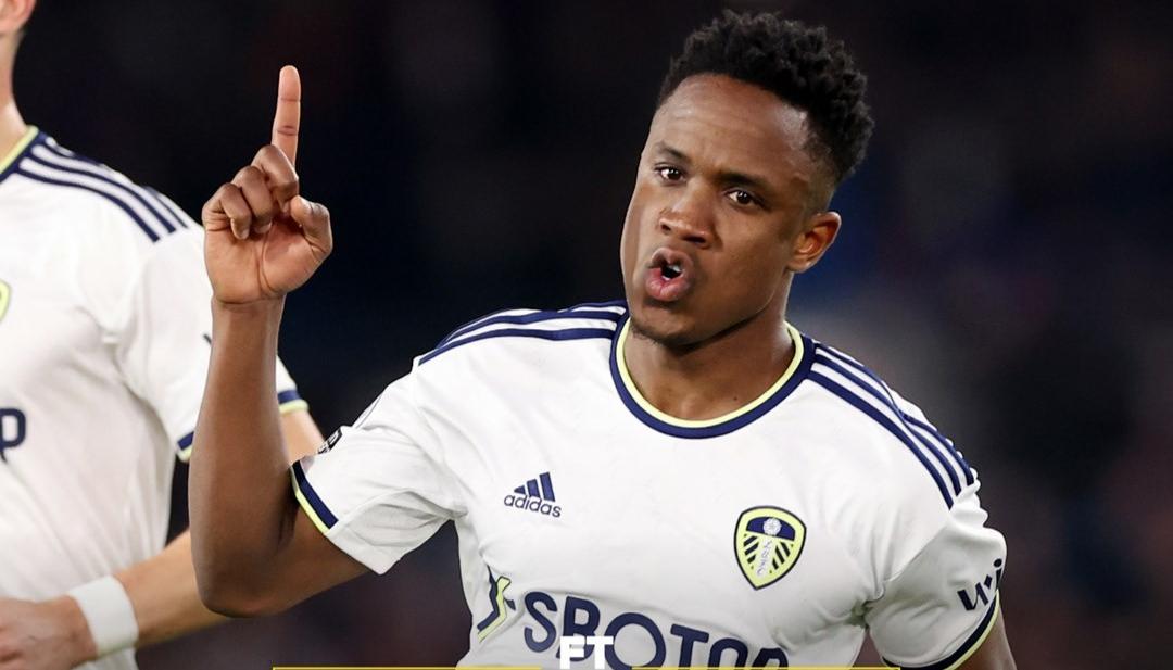 Luis Sinisterra, delantero colombiano del Leeds United.