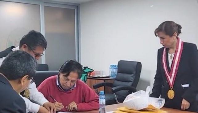 El expresidente Alejandro Toledo y la fiscal General de Perú, Patricia Benavides