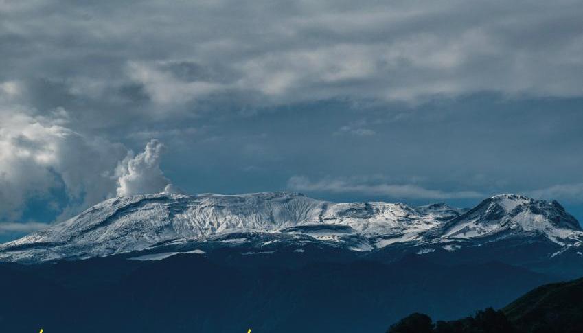 El volcán Nevado del Ruiz captado este miércoles