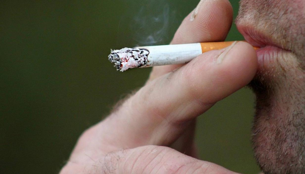 Consumo de cigarrillo.