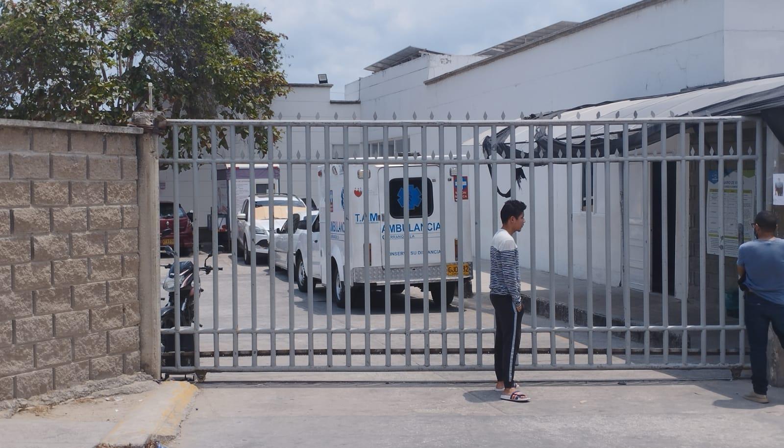 Juan Mejía Viloria fue llevado a la Clínica Adela de Char, donde se confirmó su muerte. 