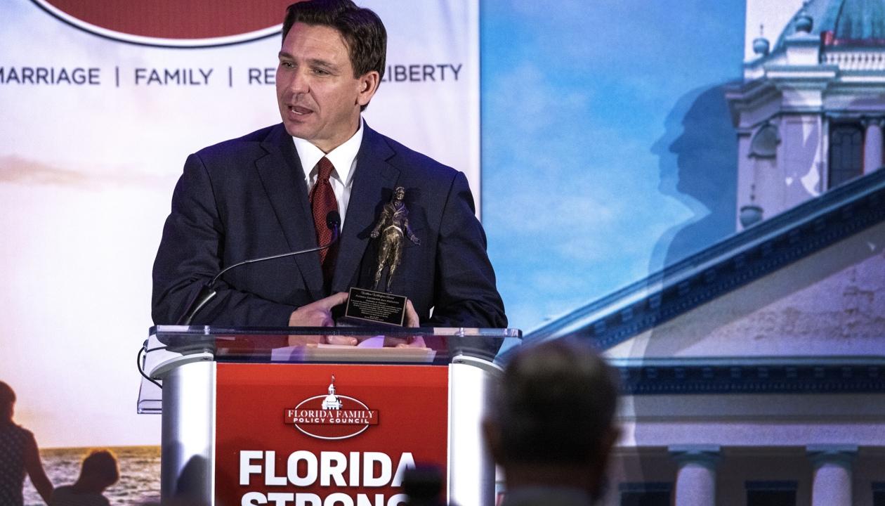 Gobernador de Florida, Ron DeSantis.