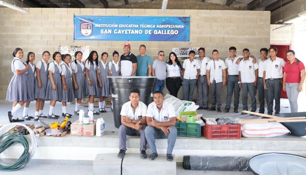 La IE San Cayetano de Gallego recibió dotación para implementar el Ecovivero.