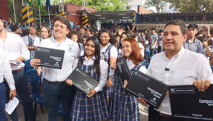 El ministro de las TIC, Mauricio Lizcano, en Floridablanca