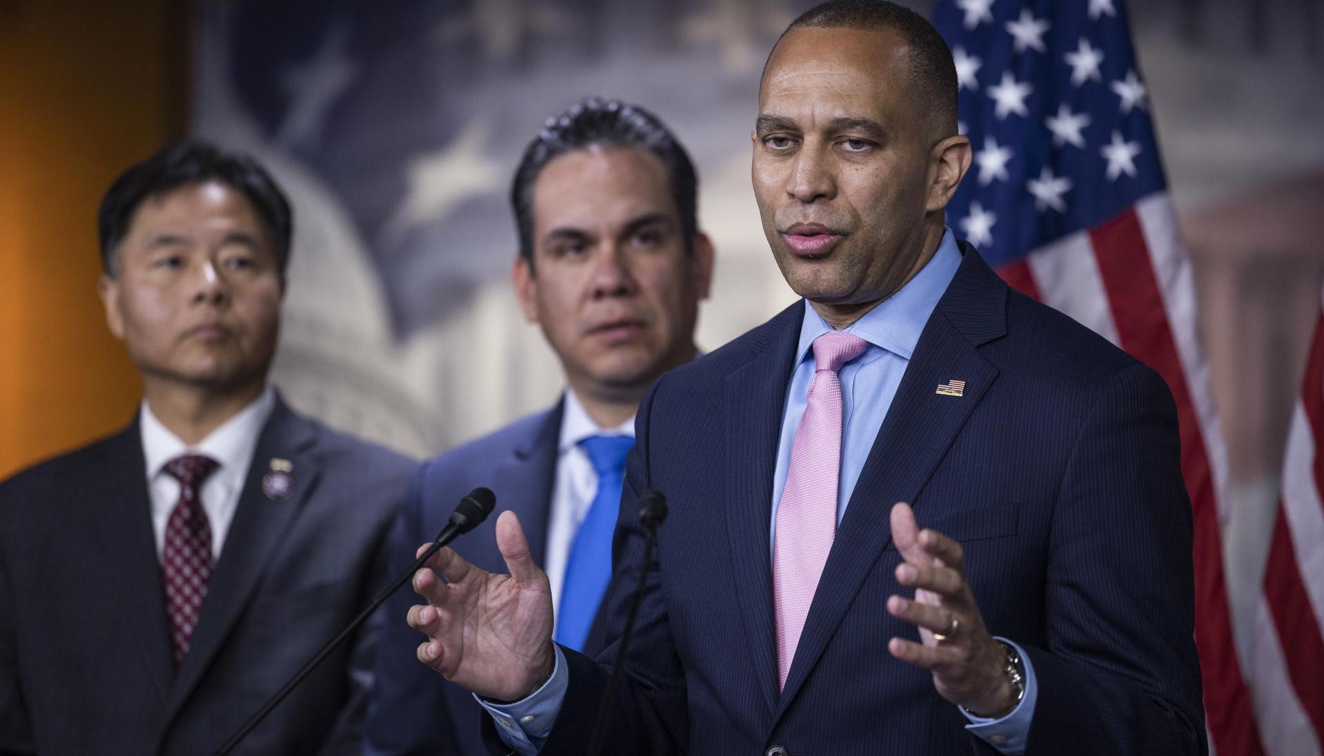 El líder de la minoría demócrata en la Cámara Baja de EE.UU., Hakeem Jeffries  