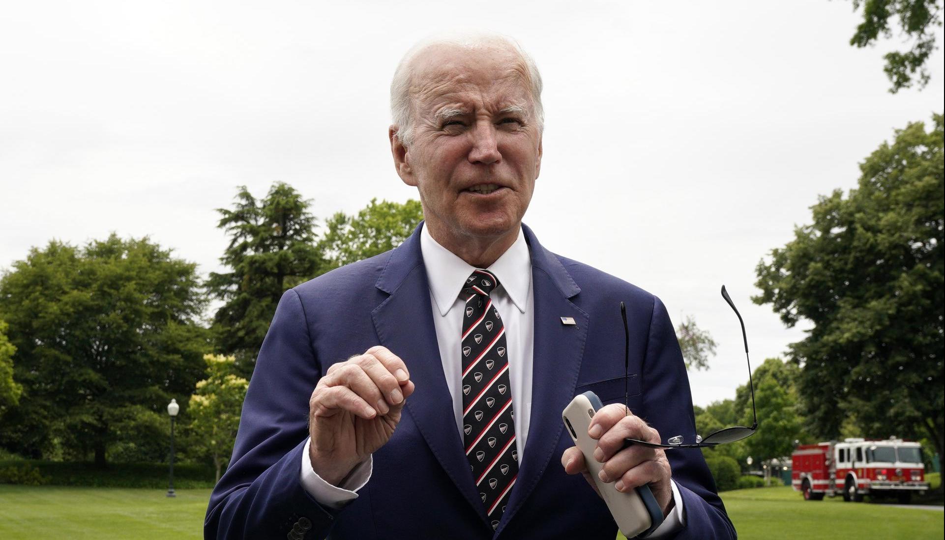 Joe Biden, habla con los medios a su regreso a la Casa Blanca, este 28 de mayo 