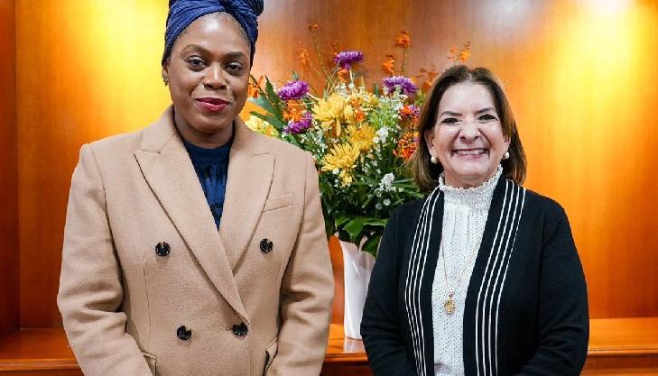 Ministra de Educación, Aurora Vergara Figueroa, y la Procuradora Margarita Cabello.