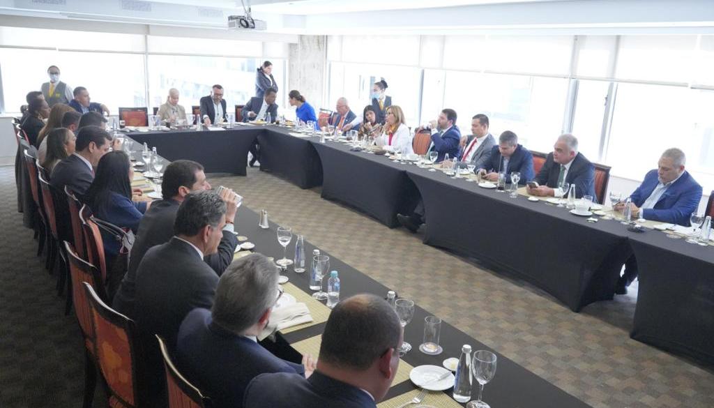 Reunión del Partido de la U con su directora Dilia Francisca Toro. 