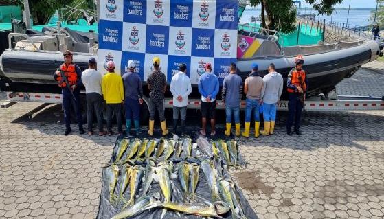 Capturados mientras realizaban realizaban faena de pesca de manera ilegal. 