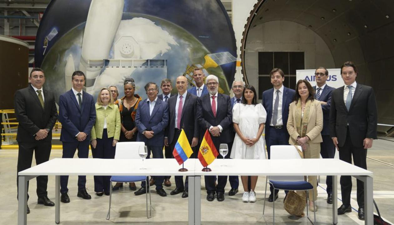 El Presidente Gustavo Petro en la sede de Airbus en España.
